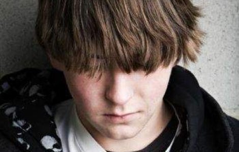  Top  Viata tinerilor romani: Sex neprotejat si droguri