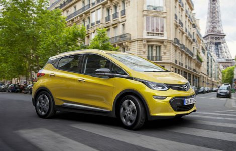 Companiile petroliere anticipeaza declinul cererii pentru masini traditionale: "Electricele vor avea pana la 30% din piata in 2030"