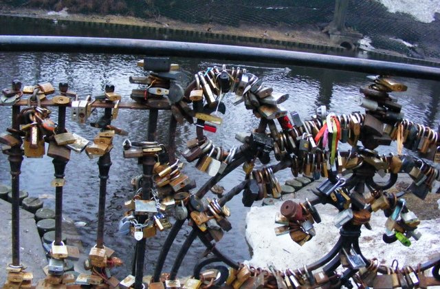 "Lacatele iubirii" din Paris, scoase la licitatie pe 13 mai