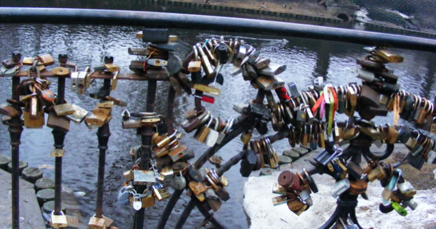 "Lacatele iubirii" din Paris, scoase la licitatie pe 13 mai