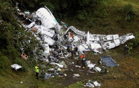 39 de persoane si-au pierdut viata dupa prabusirea unui avion