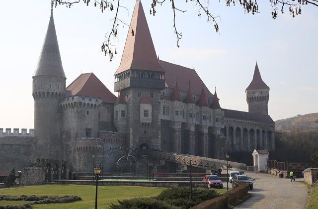Jaf la Castelul Corvinilor din Hunedoara, hotii au furat 170.000 de lei, banii incasati pe biletele de intrare