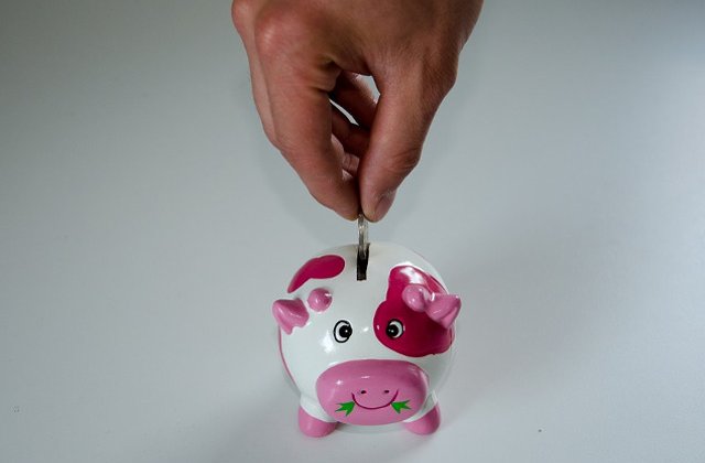 Top 7 modalitati inteligente pentru a economisi bani (chiar daca esti cheltuitor)