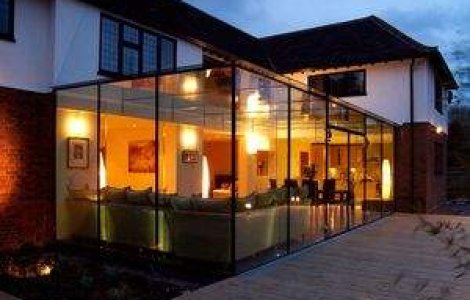 Romanii prefera sa traiasca in lux