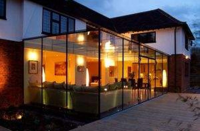 Romanii prefera sa traiasca in lux 