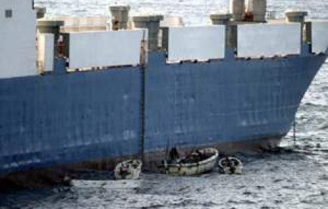 19 marinari romani au fost capturati de pirati in largul coastelor Somaliei