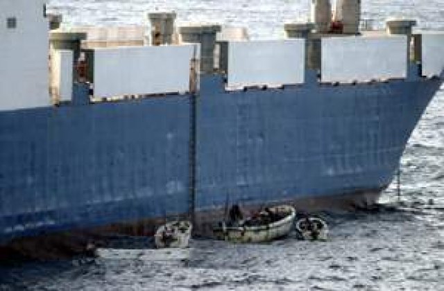 19 marinari romani au fost capturati de pirati in largul coastelor Somaliei 