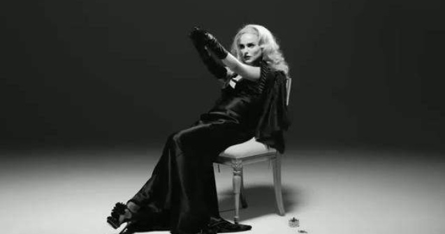  Video : Natalie Portman se dezbraca intr-un scurtmetraj