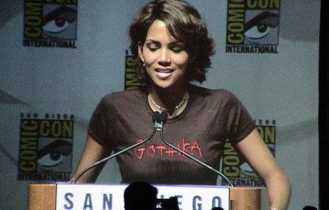  Video  Halle Berry, "noua regina a orgasmului de la Hollywood"