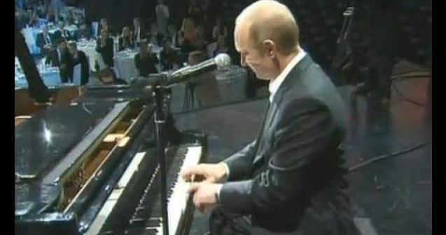  Video : Vladimir Putin a cantat la un concert caritabil