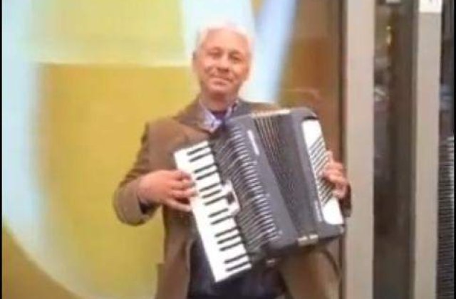 [VIDEO]: Cum arata cel mai "inspaimantator" acordeonist?