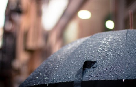 Ploi torentiale, vijelii si grindina in aproape toata tara, pana sambata dimineata