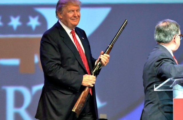 Trump bifeaza o victorie importanta: Obamacare a fost abrogata