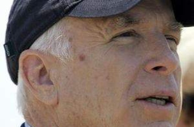McCain, bagat in belea de cazinouri