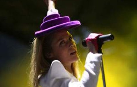 Roisin Murphy imbracata de un designer roman la Saptamana Modei din Milano!