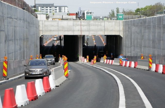 Un tanar de 25 de ani a murit dupa ce s-a aruncat de pe pasajul de la Piata Sudului