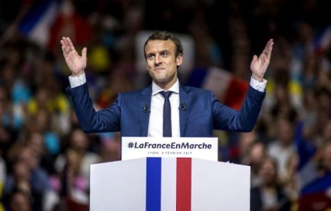 Un parlamentar francez a murit dupa ce s-a prabusit in timpul unui discurs la un miting de campanie pentru Macron