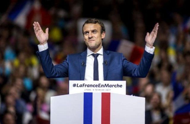 Un parlamentar francez a murit dupa ce s-a prabusit in timpul unui discurs la un miting de campanie pentru Macron
