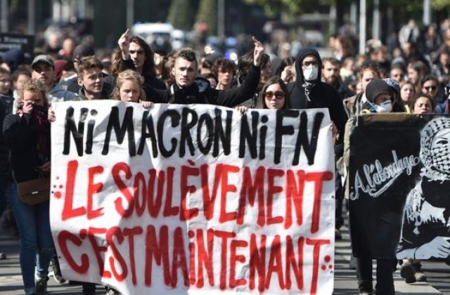 Manifestatii "anticapitaliste" in mai multe orase franceze, afectate de cateva incidente, in urma alegerii lui Macron