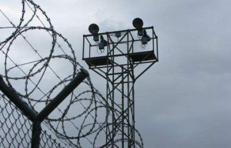 Comisia juridica a Senatului a adoptat legea gratierii: ies din inchisoare 453 de persoane, pentru 589 se reduce pedeapsa cu 3 ani