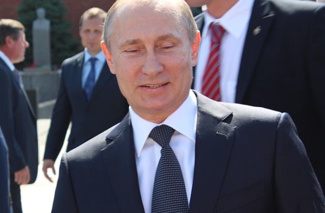 Putin il indeamna pe Macron la "depasirea neincrederii reciproce" si la unirea fortelor in vederea securitatii