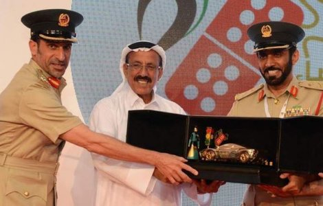 Modelul Dubai: Politia din Emirate premiaza cu masini soferii care nu comit contraventii timp de un an