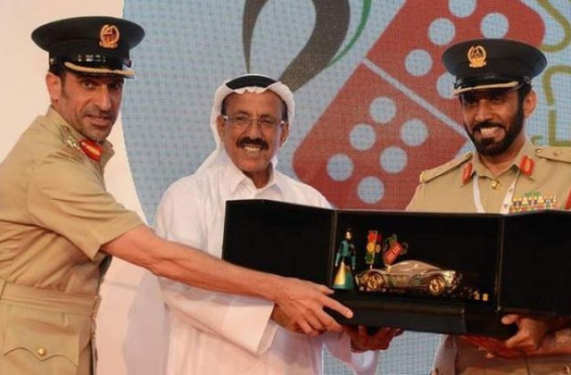 Modelul Dubai: Politia din Emirate premiaza cu masini soferii care nu comit contraventii timp de un an