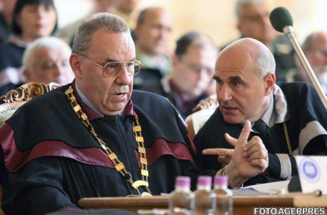 Marga: Basescu e incult!