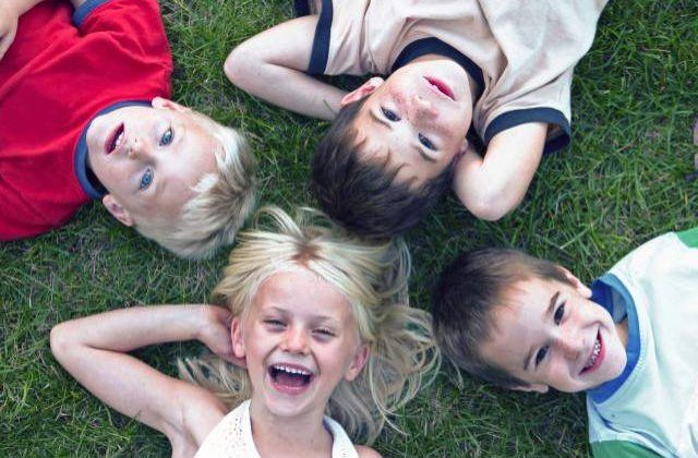 Copiii spun lucruri trasnite? Boc e piticul lumii, Basescu bate copii!