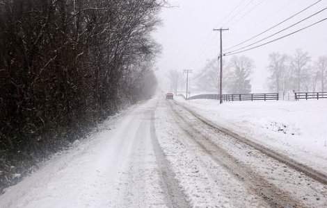 Trafic ingreunat din cauza zapezii