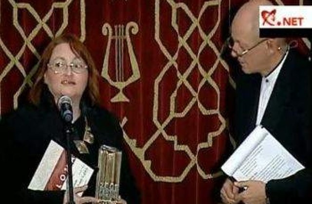 O verisoara "falsa" a ridicat premiul lui Basescu la "Zece pentru Romania"