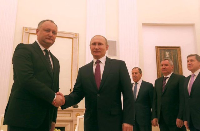 Un singur lider strain alaturi de Vladimir Putin la parada de Ziua Victoriei: Igor Dodon