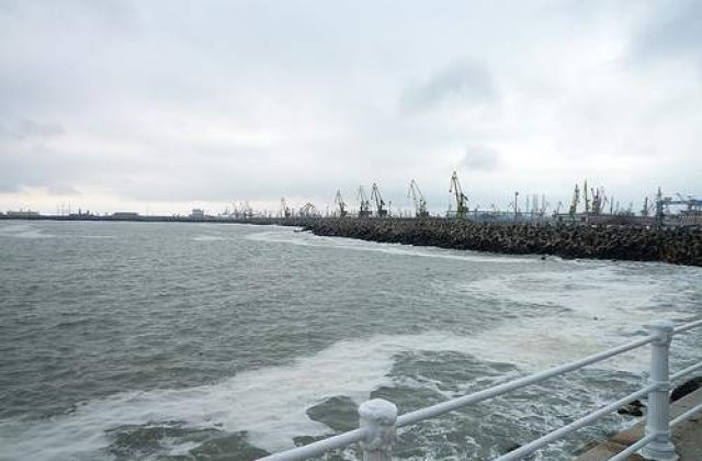 Porturile maritime din Constanta, inchise din cauza vantului