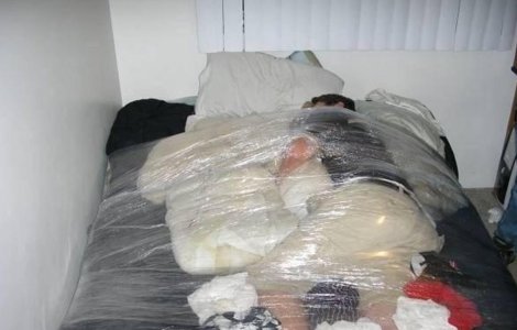  Top  10 persoane care regreta ca au adormit la petreceri