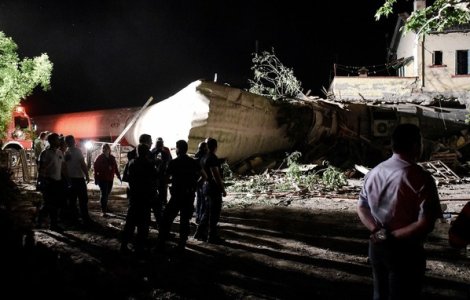Un tren a deraiat si a intrat intr-o casa, in nordul Greciei: cel putin patru morti si cinci raniti