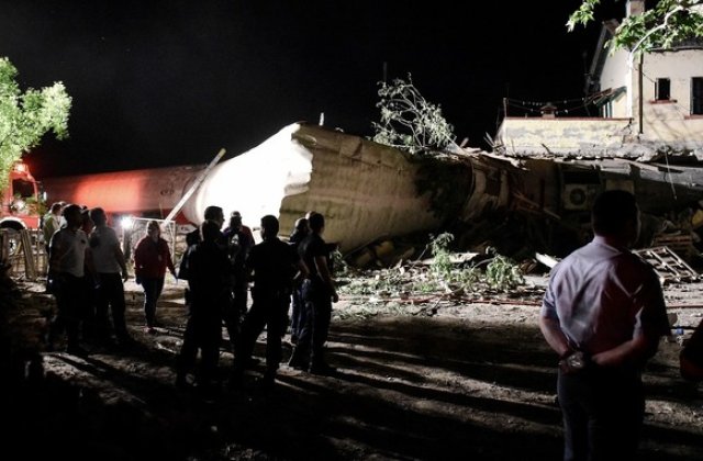 Un tren a deraiat si a intrat intr-o casa, in nordul Greciei: cel putin patru morti si cinci raniti