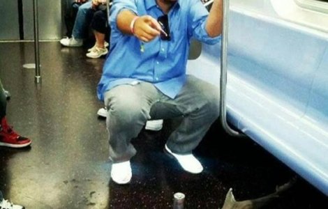  Top  10 lucruri dubioase pe care poti sa le vezi la metrou