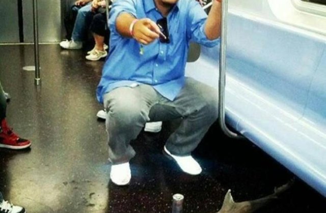 10 lucruri dubioase pe care poti sa le vezi la metrou