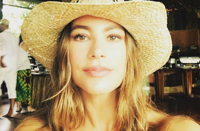7 trucuri de frumusete de la Sofia Vergara. Oricine le poate pune in practica