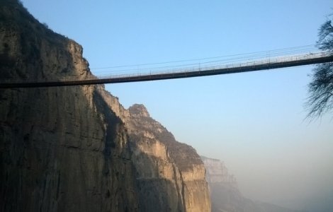  Top  Nu privi in jos! Cele mai PERICULOASE poduri din lume pe care nu ai indrazni sa le traversezi