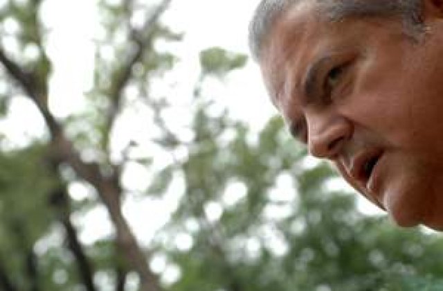 Adrian Nastase, infiltrat in orarul scolarilor