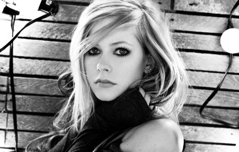O noua teorie a conspiratiei: pe Twitter se vehiculeaza ca Avril Lavigne ar fi moarta de mai bine de un deceniu