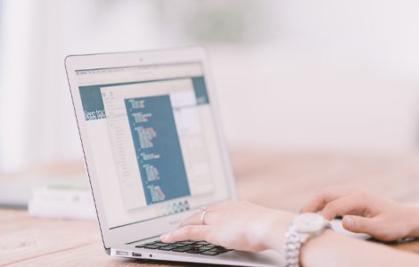 Studiu: Romanii cumpara online o data pe luna