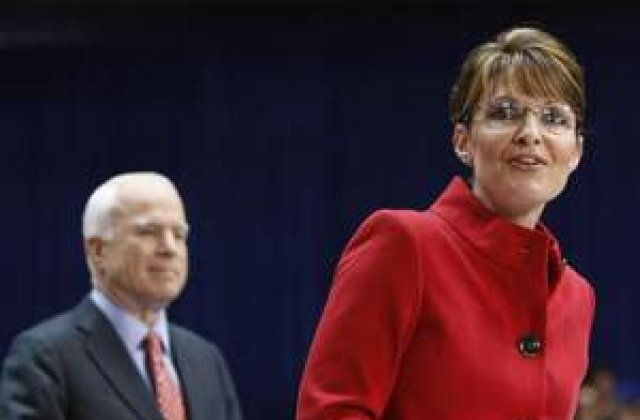 Americanii sunt nemultumiti ca Palin nu citeste si McCain e prea batran