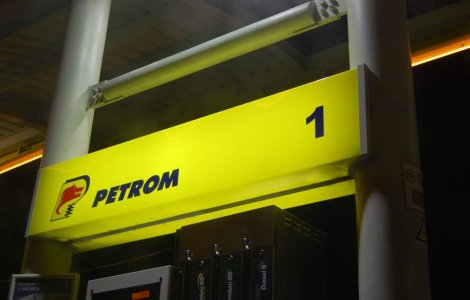 Petrom a ieftinit benzina cu 3 bani/litru, de miercuri