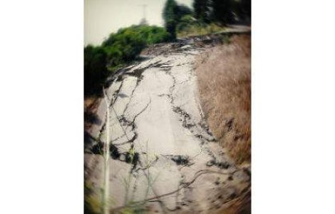  Top  Pamantul "inghite" Ocna Muresului: Un supermarket s-a scufundat