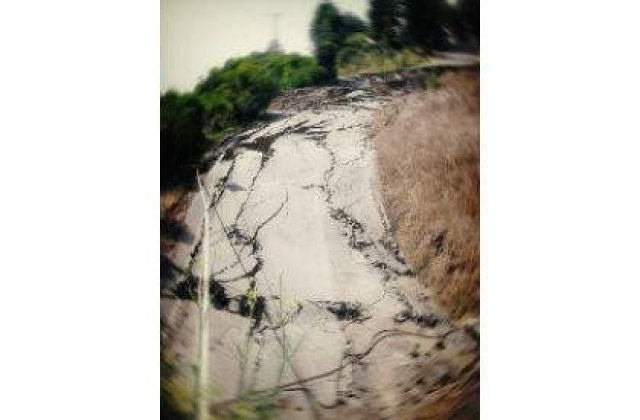 Pamantul "inghite" Ocna Muresului: Un supermarket s-a scufundat