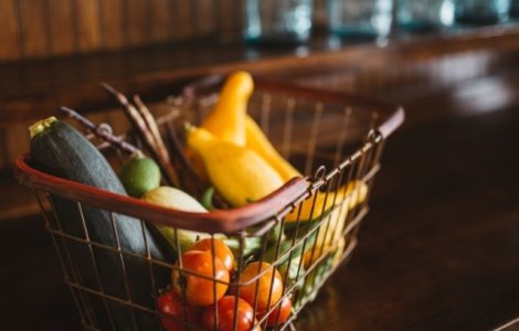 O farmacie a inlocuit medicamentele cu alimente proaspete