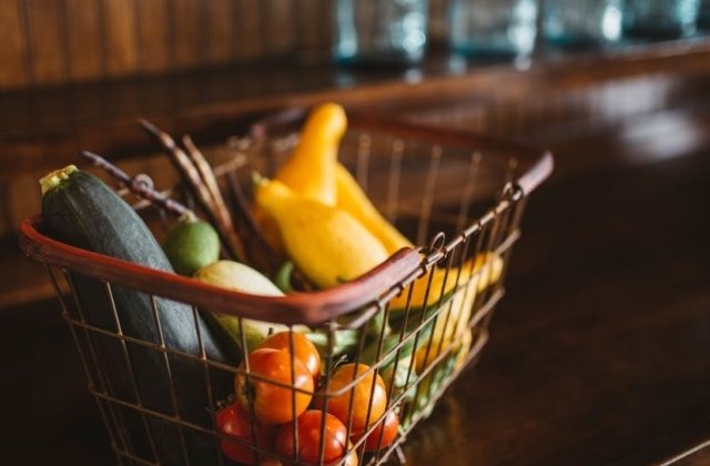 O farmacie a inlocuit medicamentele cu alimente proaspete