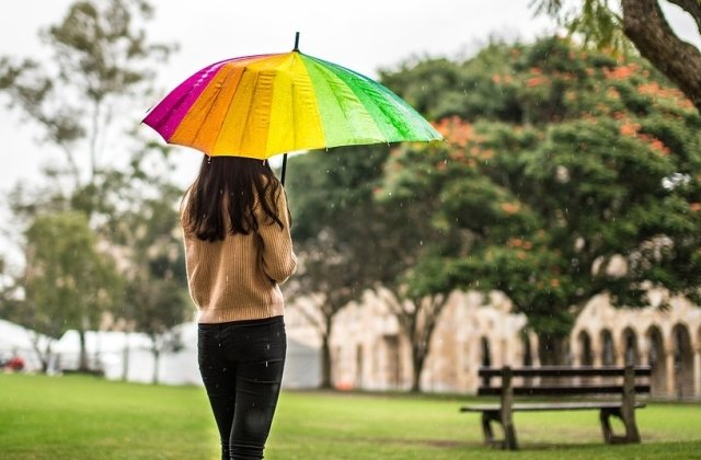 Cod GALBEN de ploi, descarcari electrice, grindina de mici dimensiuni in mai multe judete